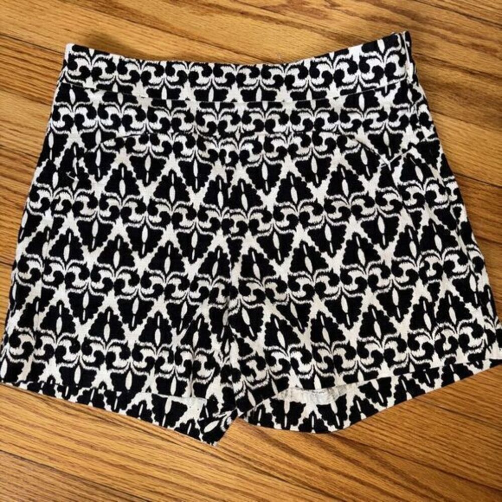 Anthropology Cartonnier Retro Geometric Black and white shorts women's size 2